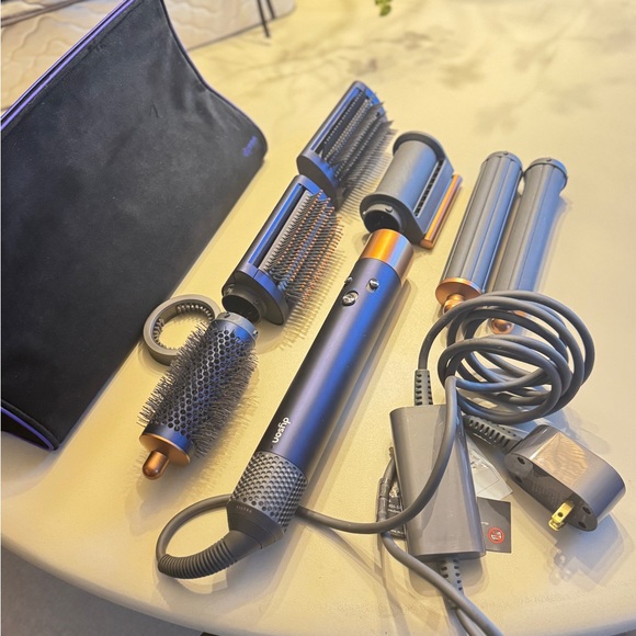 Dyson Air Wrap - Picture 2 of 5